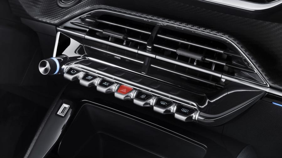 Детали интерьера Peugeot 2008 2020 года  (CN) (фото 11 из 16)